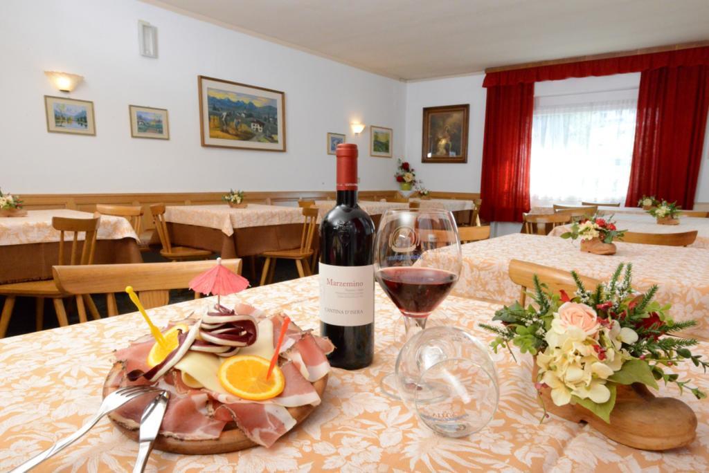 Albergo Aurora Tret Esterno foto