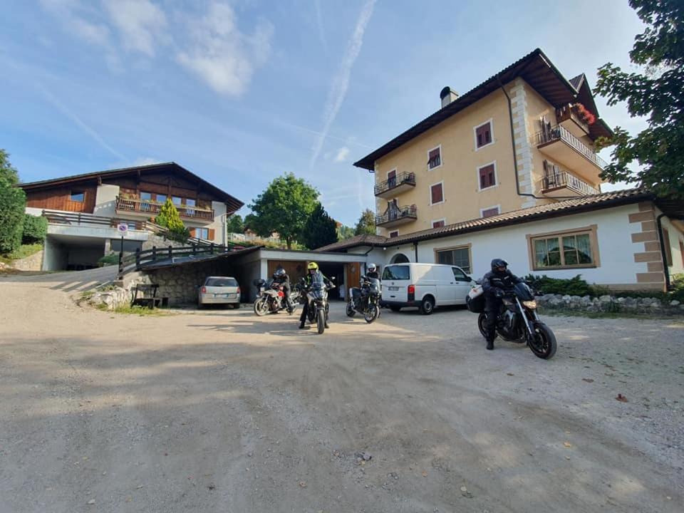 Albergo Aurora Tret Esterno foto